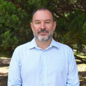 Dr. Gustavo Domínguez